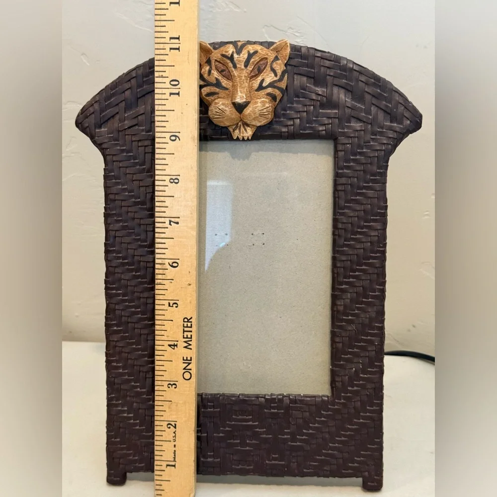 Vintage‎ Brown Woven Picture Frame 6x4” photo with Gold Tiger Accent